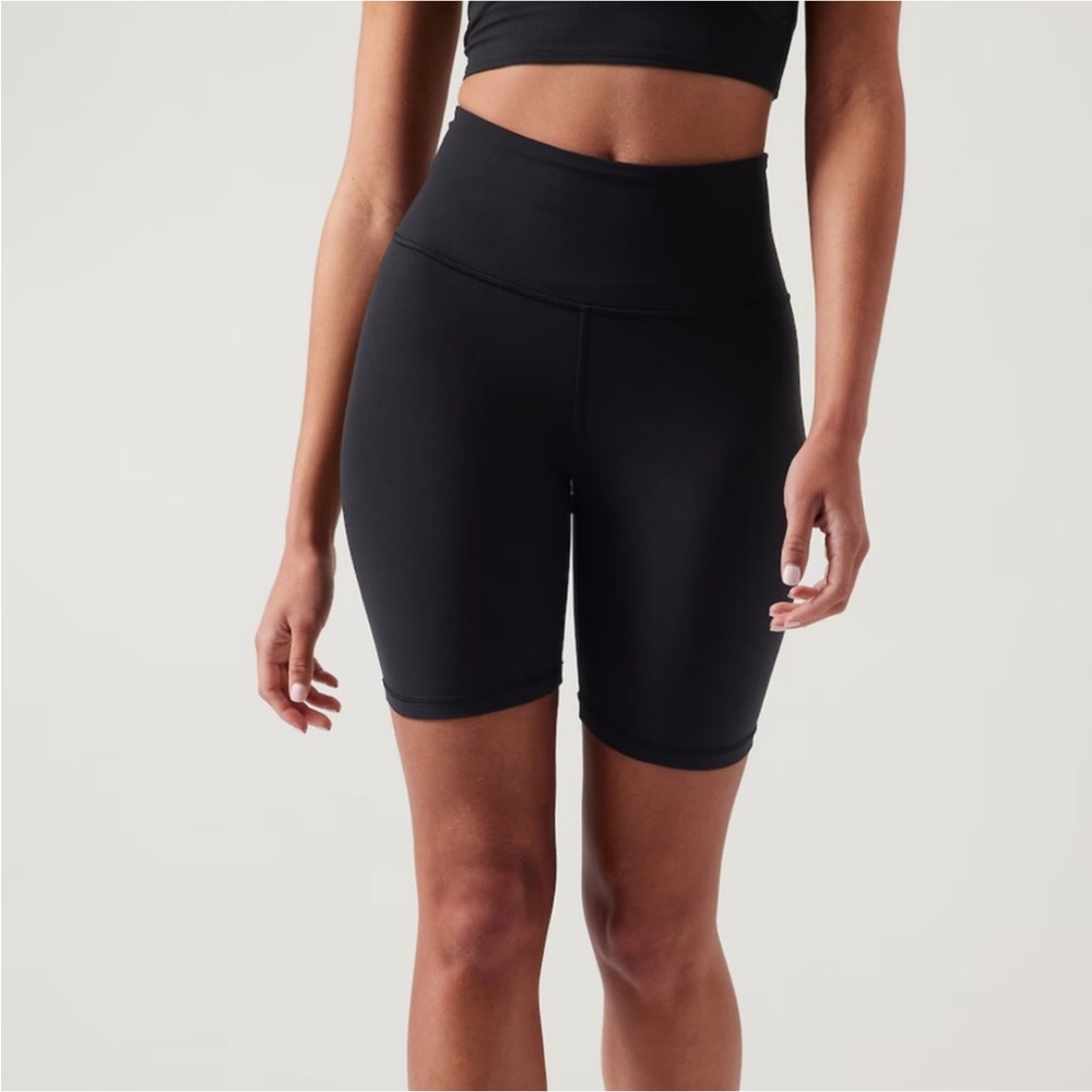 Athleta Transcend High Rise VitaFree 7" Inseam Biker Cycling Shorts Black Medium